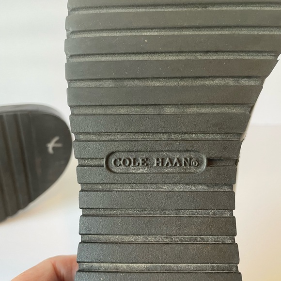 Black Leather Cole Haan Sandals. Size 10 - Picture 5 of 8
